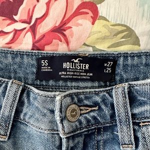 Hollister ultra high rise Mom Jeans